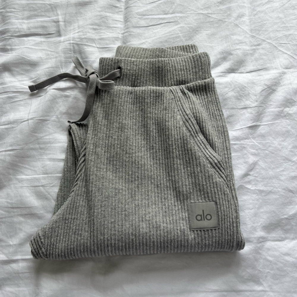 ALO Yoga Gray Ribbed Sweatpants - Picture 1 of 5